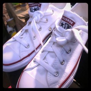 Brand New, girls low top white converse sz 2